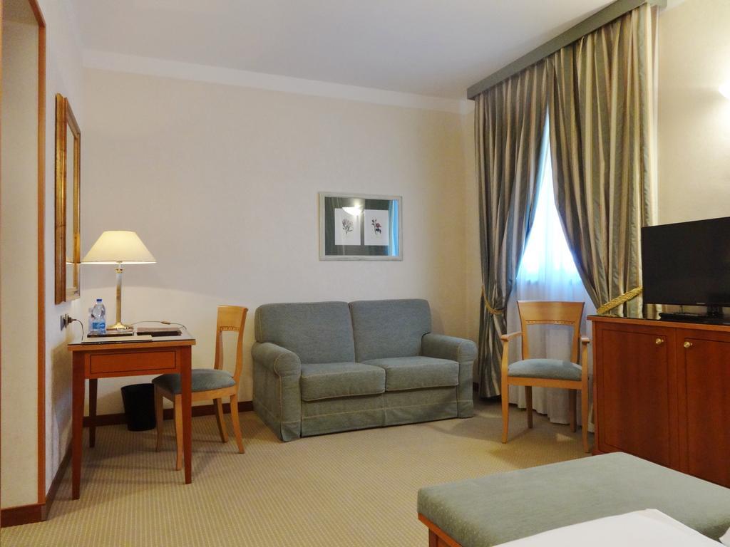 Hotel Excelsior Magenta Eksteriør billede