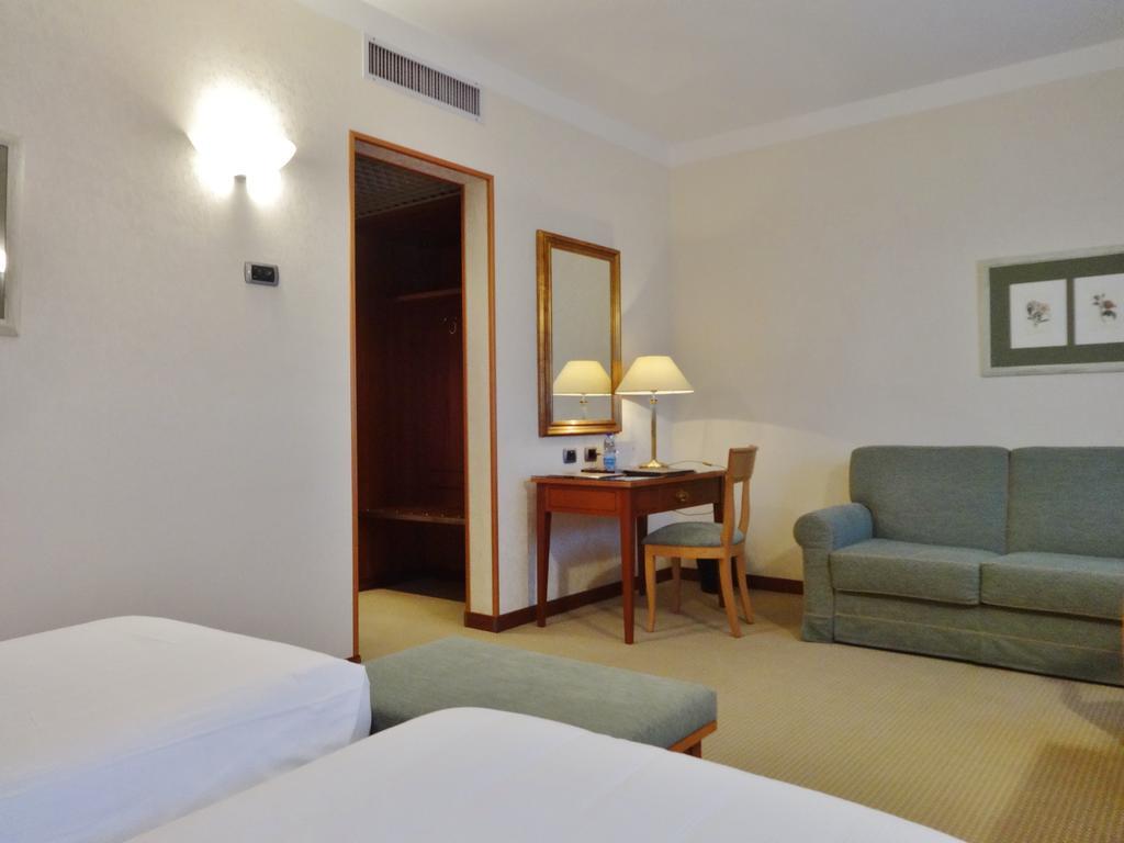Hotel Excelsior Magenta Eksteriør billede