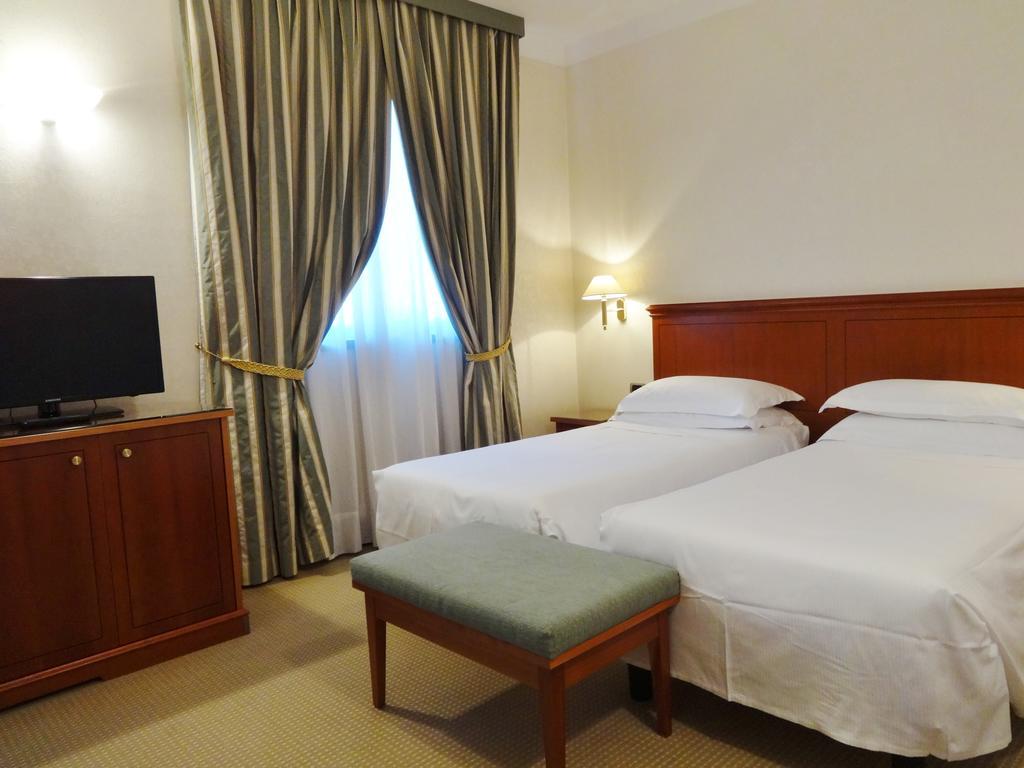 Hotel Excelsior Magenta Eksteriør billede