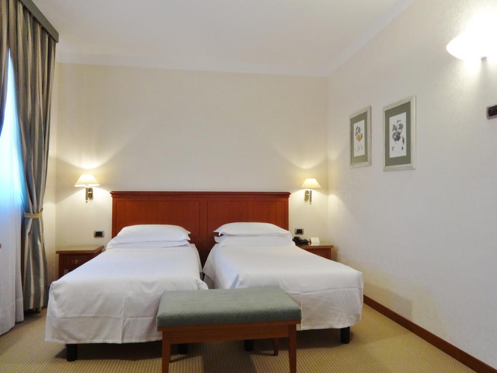 Hotel Excelsior Magenta Eksteriør billede
