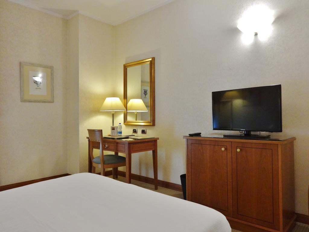 Hotel Excelsior Magenta Eksteriør billede