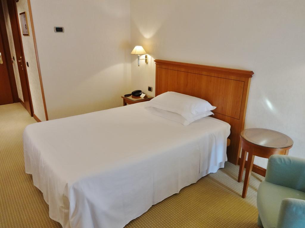 Hotel Excelsior Magenta Eksteriør billede