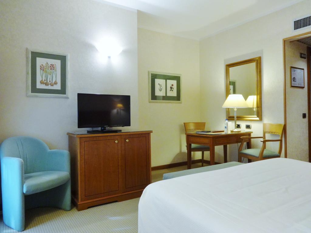Hotel Excelsior Magenta Eksteriør billede
