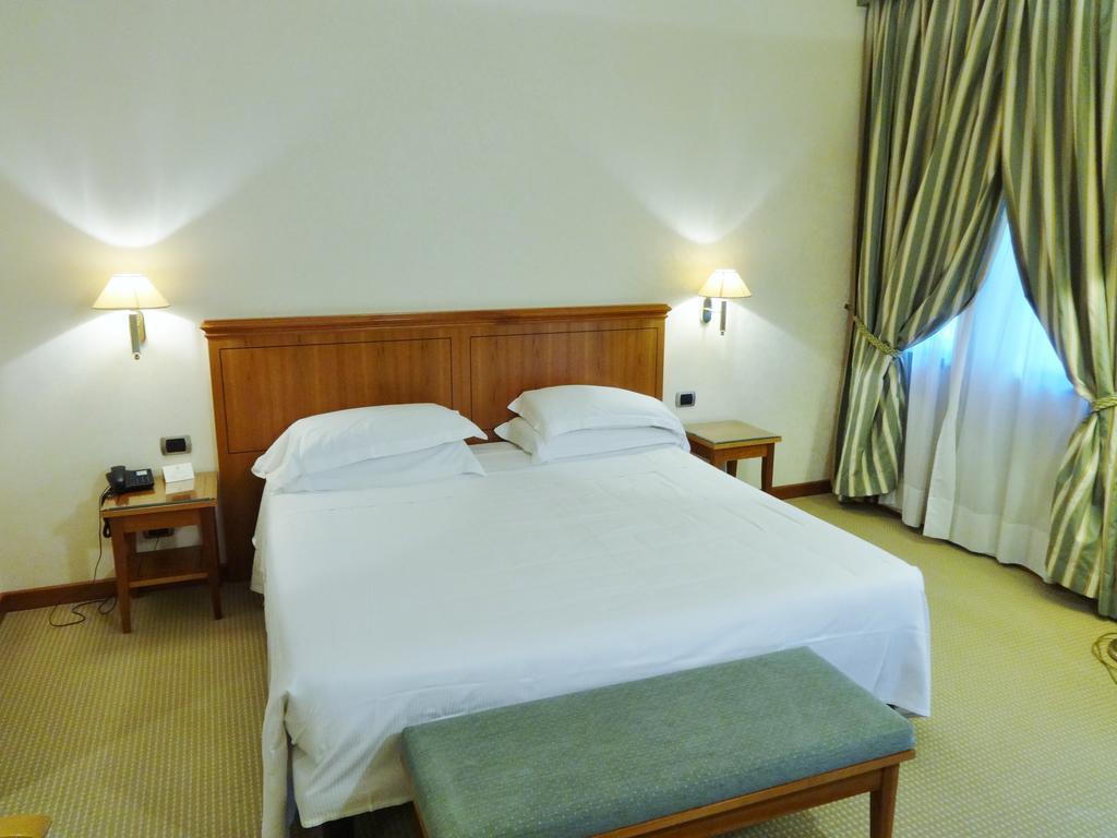 Hotel Excelsior Magenta Eksteriør billede