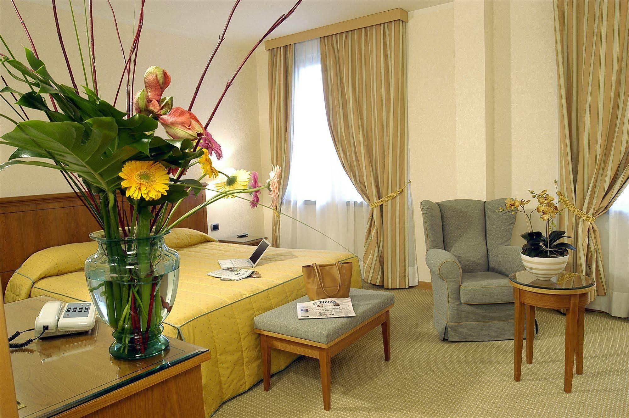 Hotel Excelsior Magenta Eksteriør billede