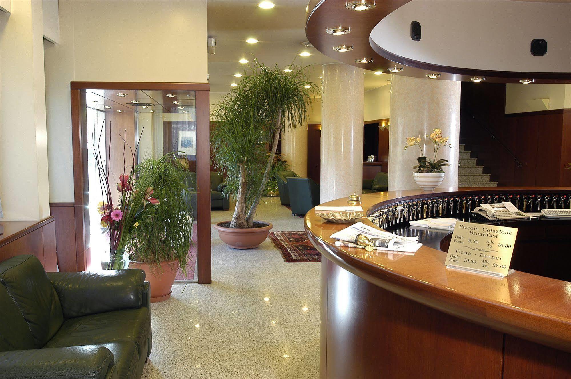 Hotel Excelsior Magenta Eksteriør billede